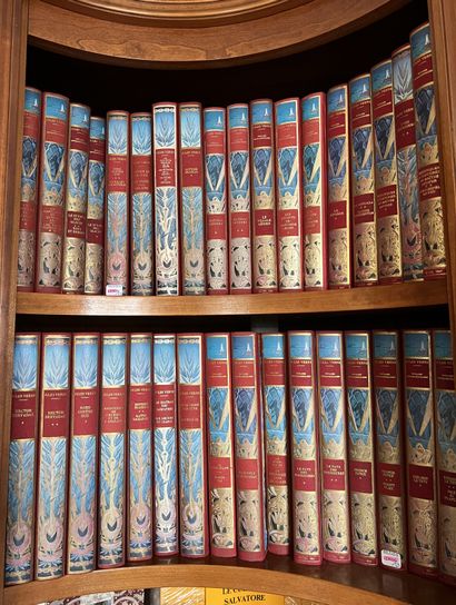 Caisse : Jules VERNE. Rééditions modernes...