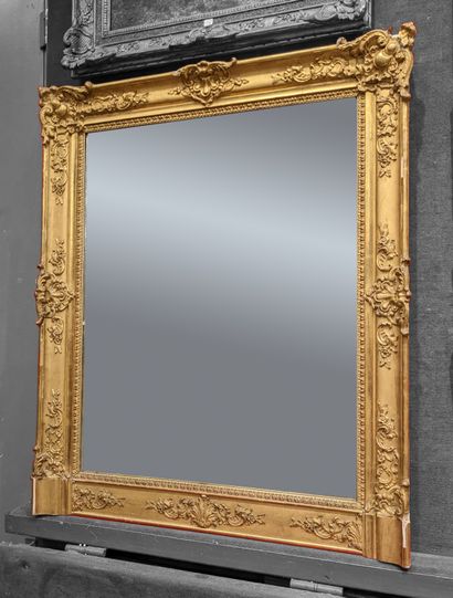 Miroir de cheminée en bois doré à décor de...