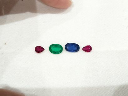 Ensemble de pierres de couleurs non montées...
