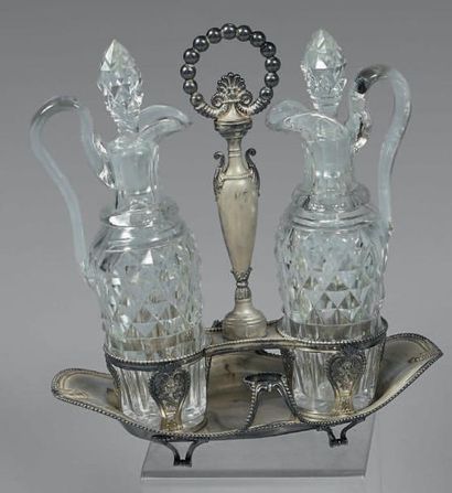 Huilier ovale en argent et deux flacons en...
