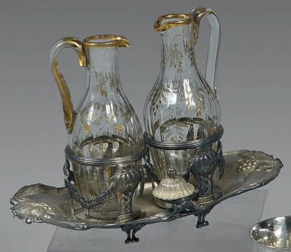 Huilier ovale en argent et deux flacons en...