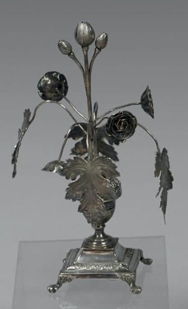 Porte-bouquet en argent, en forme de vase...