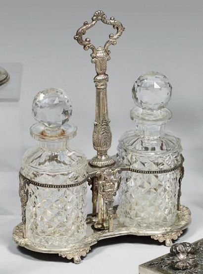 Huilier en argent et deux flacons en cristal...