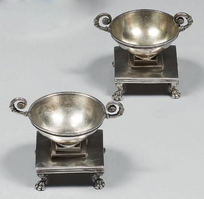 Paire de salières en argent, de forme circulaire,...