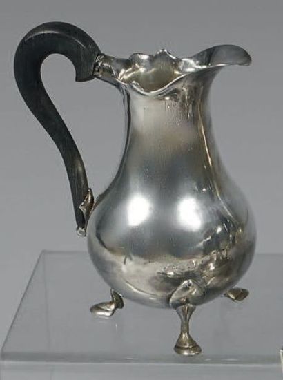 Pot à lait en argent, de forme balustre,...