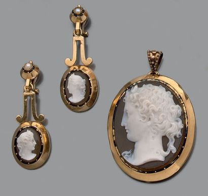 Broche pendentif et paire de pendants d'oreilles...