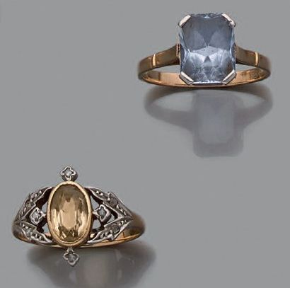 Deux bagues en or jaune 18K (750) et platine;...