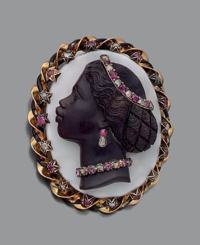 Broche en or jaune 18K (750) ornée d'un camée...
