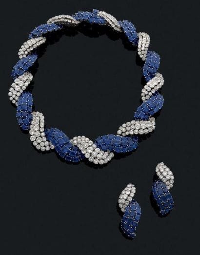 Collier et paire de clips d'oreilles en or...