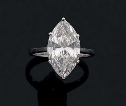 Bague en or gris 18K (750) sertie d'un diamant...