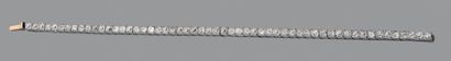 Bracelet ligne en platine et or gris 18K...