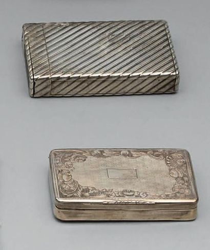 Boîte rectangulaire en argent, le couvercle...