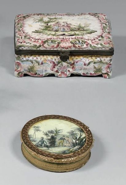 Ensemble composé de:
- un coffret en faïence...