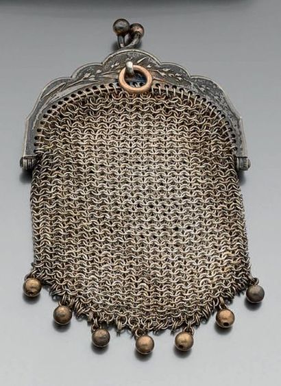 Ensemble composé de:
- une broche barrette...