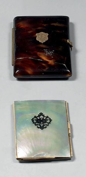 Ensemble composé de:
- un carnet de bal en...