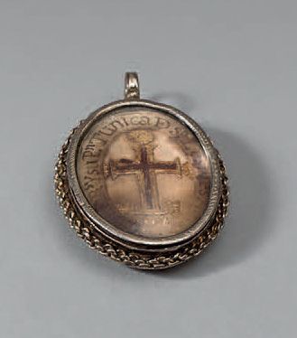 Pendentif ovale en argent (supérieur à 800/1000e)...