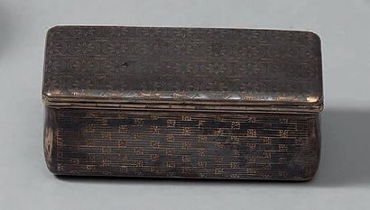 Boîte rectangulaire en argent, niellé de...