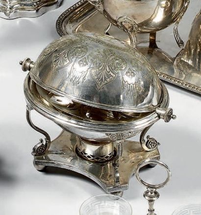 Réchaud à oeufs, sa lampe et sa grille intérieure,...