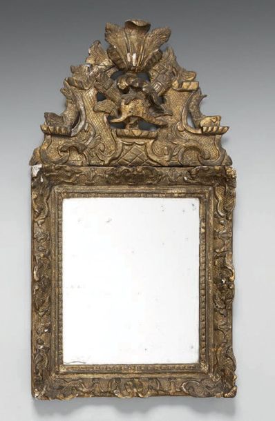 Petit miroir en bois doré à écoinçons, croisillons...