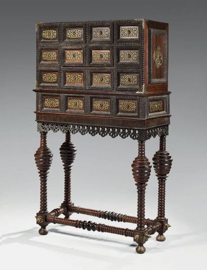 Cabinet contador, ouvrant à neuf tiroirs...