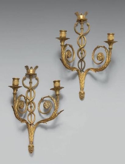 Paire d'appliques en bronze doré à deux lumières,...