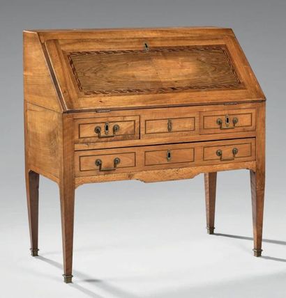Bureau de pente en noyer clair incrusté d'un...