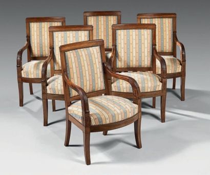 Mobilier de salon en acajou, la traverse...