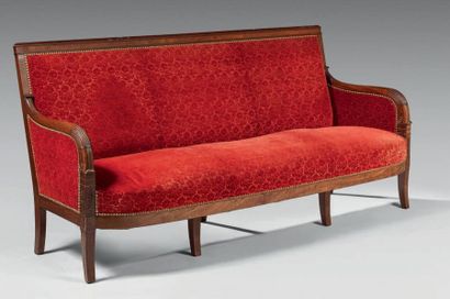 Mobilier de salon en acajou, la traverse...