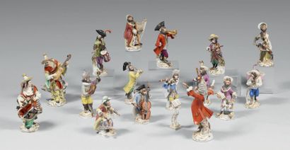 Orchestre de treize singes, leur chef d'orchestre...