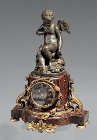 Pendule en marbre griotte et bronze doré...