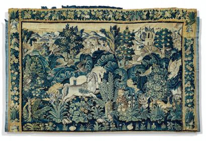 Grande tapisserie à décor de chevaux poursuivis...
