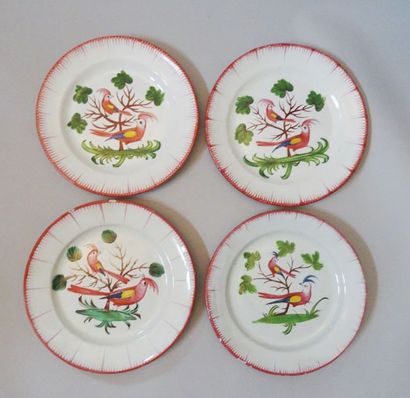 EST:

Lot de quatre assiettes en faïence...