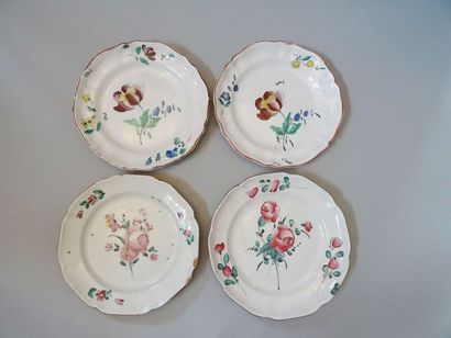 EST:

Lot de deux assiettes formant paire...