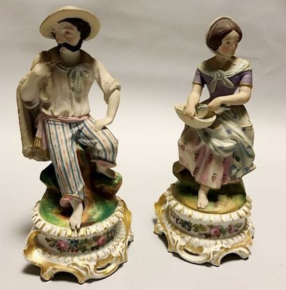 PARIS:

Paire de statuettes en biscuit à...