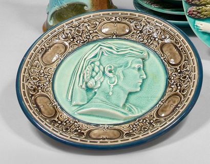 CHOISY LE ROI:

Paire de plats circulaires...
