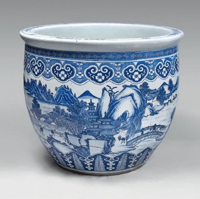CHINE - Vers 1900
Grande vasque en porcelaine...