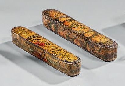Deux plumiers persans de forme oblongue à...