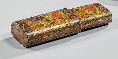 Etui à section ovale en carton décoré de...