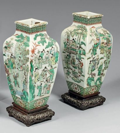 CHINE - XIXème siècle
Paire de vases de forme...