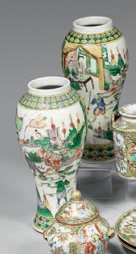 CHINE, Canton - XIXème siècle
Paire de vases...