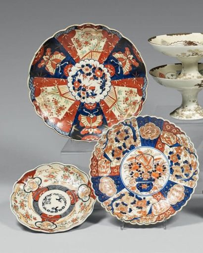 JAPON, Imari - Époque MEIJI (1868 - 1912)
Trois...