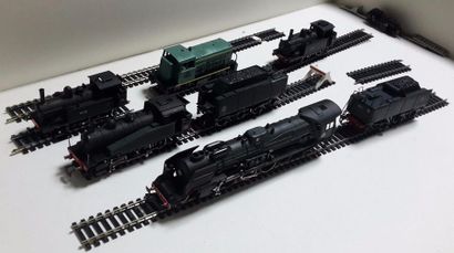 J24. JOUEF. Lot comprenant cinq locomotives...