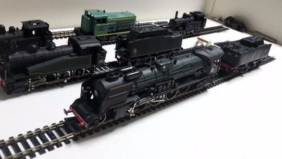 J24. JOUEF. Lot comprenant cinq locomotives...