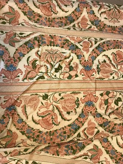 T26. Maison BRAQUENIE. Trois paires de double-rideaux...