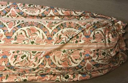 T26. Maison BRAQUENIE. Trois paires de double-rideaux...