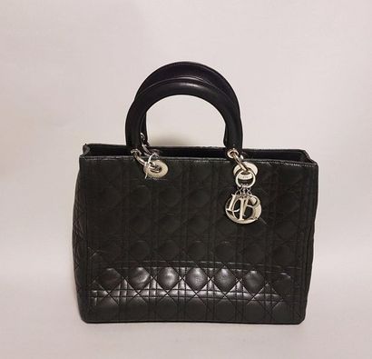 A37. CHRISTIAN DIOR. Sac à main modèle Lady...