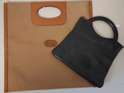 A49. LANCEL. Sac cabas porté main en toile...