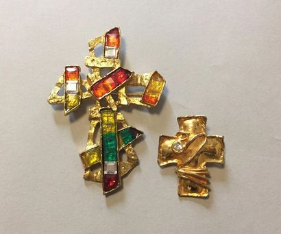A63. CHRISTIAN LACROIX. Deux broches en forme...