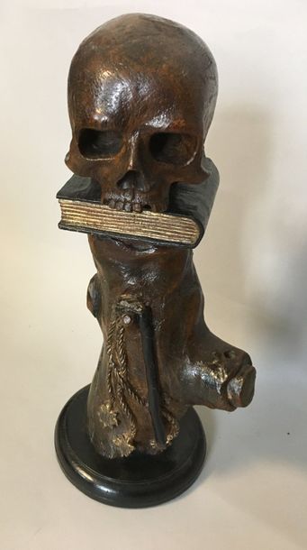 Memento Mori. Départ de rampe d'escalier...