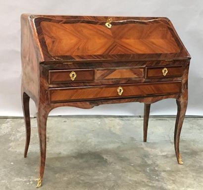 Bureau de pente en placage d'amarante et...